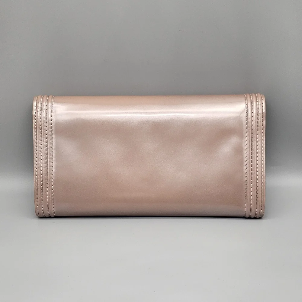 🩷CHANEL Rose Gold Quilted Patent Leather Wallet/Clutch🩷 - Picture 5 of 17